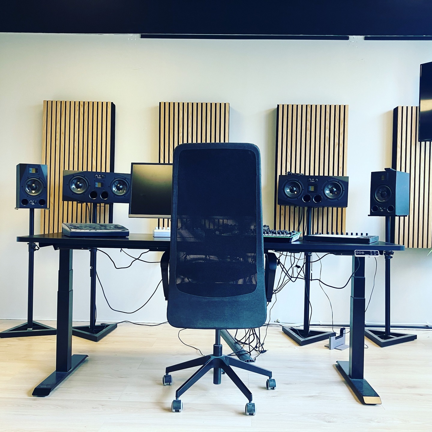 We hebben deze prachtige studio te huur!
Voor meer info mail joost@beat-fabriek.nl