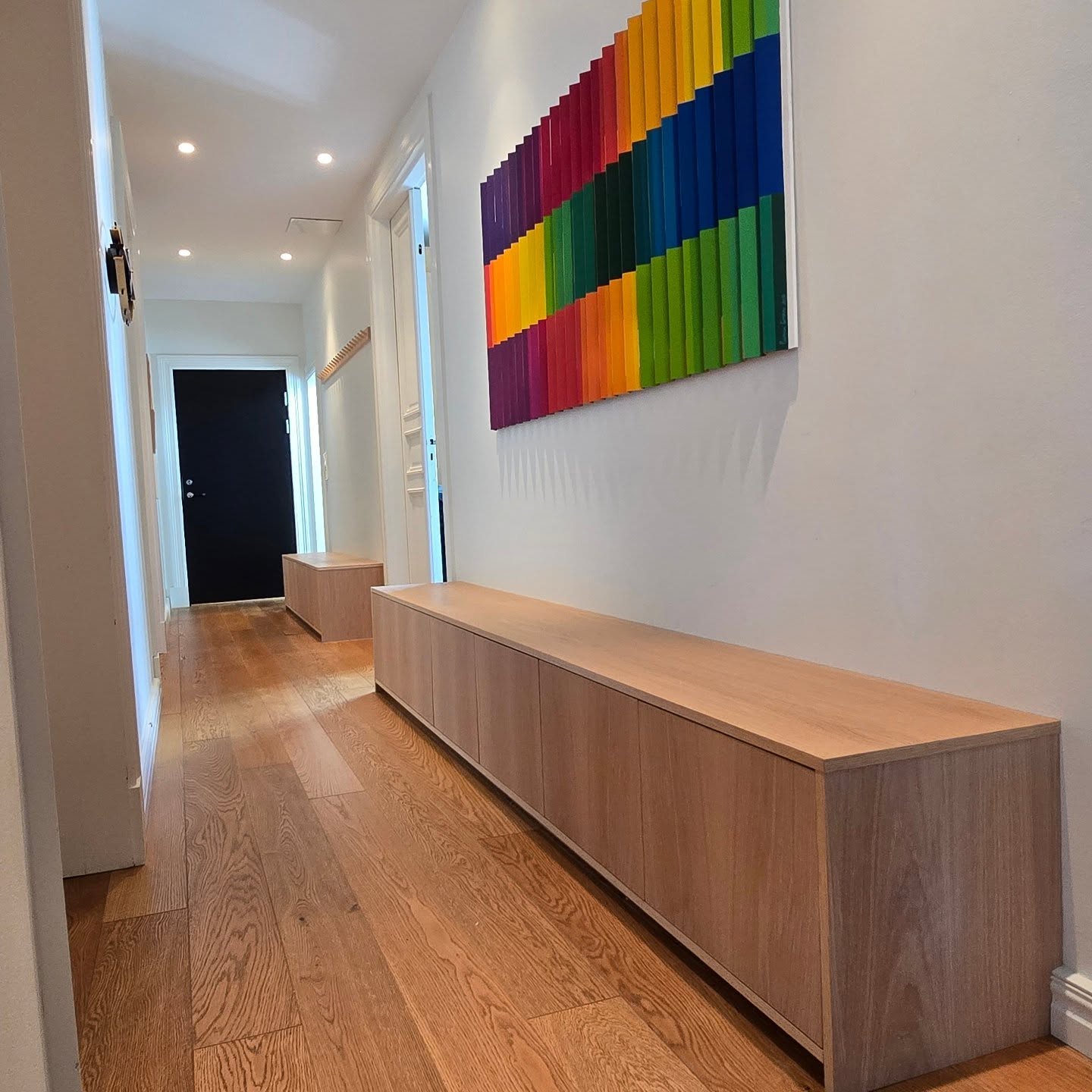 .
Sittebenker i oljet eik med oppbevaring.
En benk på 3 meter og en på 2,1 meter🤩
.
.
.
.
#møbler #innredning #interiør #interior #furniture #oak #osmo #eik #bespoke