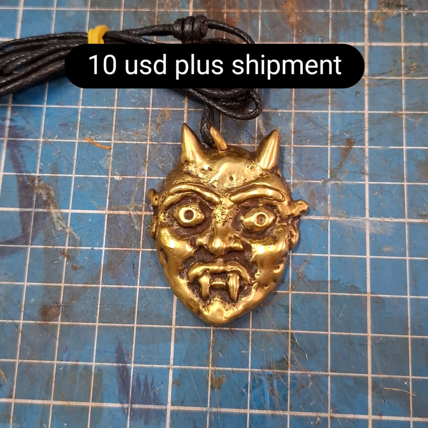 AVALIABLE, BRASS ONI FACE 10 USD PLUS SHIPMENT.
DISPONIBLE, CARA DE ONI EN LATON, 10 USD MAS ENVIO #joyeriaapedido #oni #joyeriamexicana #joyeriaartesanal
