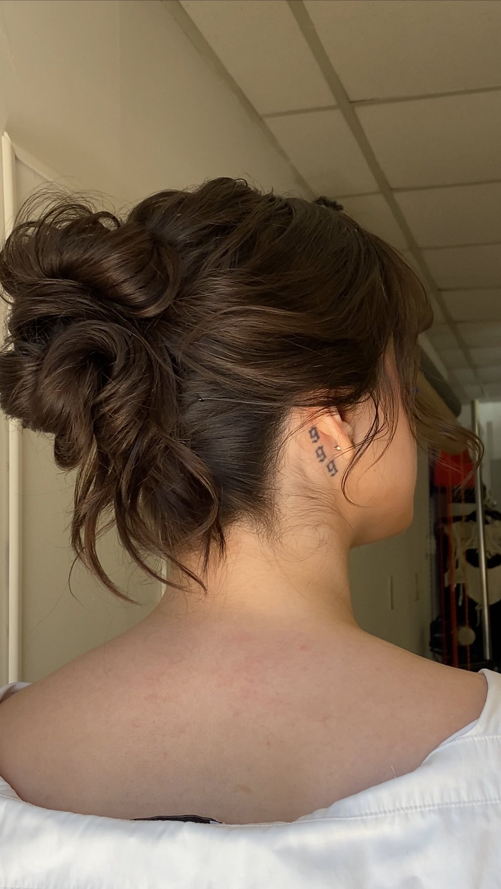 You should try it! I love a nice romantic updo especially on those hot summer days. Save this video for inspiration❤️
#rvahairstylist #updo #updohairstyles #bridalhair #rvabride #vabridalhair