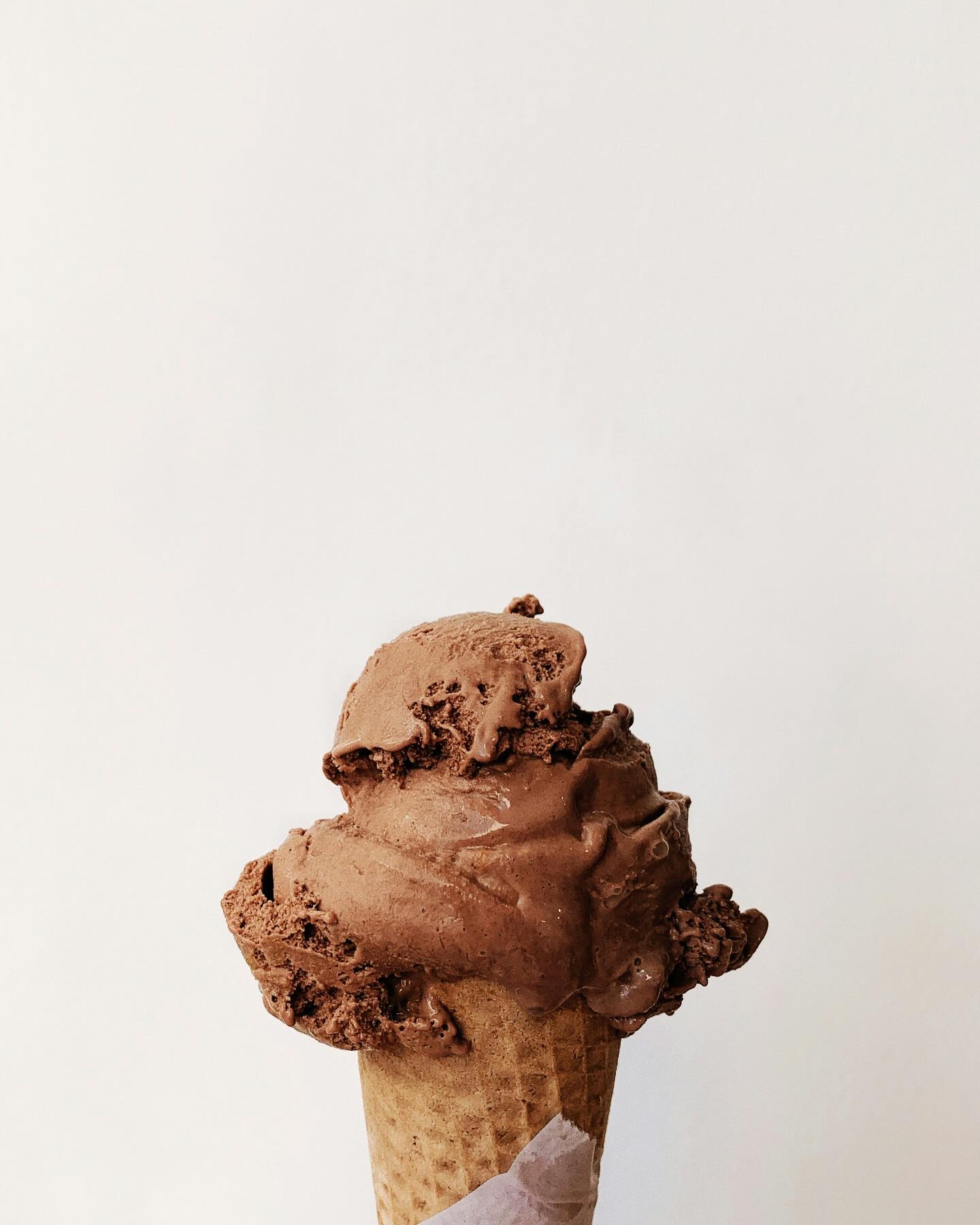 Our chocolate ice cream is always a crowd favourite! 🍫🍦 Whether it’s a wedding, birthday or corporate event, Daisy Ice Cream brings the sweetest touch to any celebration. Let us scoop up the fun at your next function! 🎉 Who’s ready for a chocolate fix? 😍
#DaisyIceCream
#ChocLoversUnite
#EventSweetness
#AdelaideCatering
#AdelaideEats
#AdelaideBusiness
#DaisyIceCream
#DessertCateringAdelaide
#AdelaideWeddings
#CorporateCateringAdelaide
#AdelaideWeddingCatering
#AdelaideFoodTruck
#AdelaideCaterers
#AdelaideFood
#AdelaideFoodBlogger
#IceCreamAdelaide
#WeddingSA
#WeddingAdelaide
#AdelaideWeddingSuppliers
#AdelaideWeddingDirectory
#IChooseSA
#IceCreamLove
#SouthAustralianWedding
