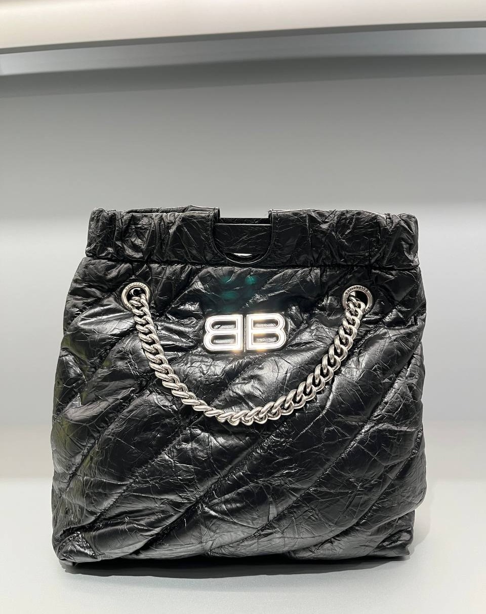 🖤 Balenciaga Crush Tote S – Brand New 🖤
The perfect blend of luxury & everyday style – now at an exclusive price!
✨ Brand New
💰 $2,900 SGD (Retail: $3,800+)
📍 Available in Singapore
🔥 Compact, stylish, and effortlessly chic. This Balenciaga Crush Tote S is a must-have for any fashion lover!
Limited stock – DM to purchase now! 📩
#BalenciagaSG #LuxuryForLess #CrushTote #DesignerDeals #LuxurySale