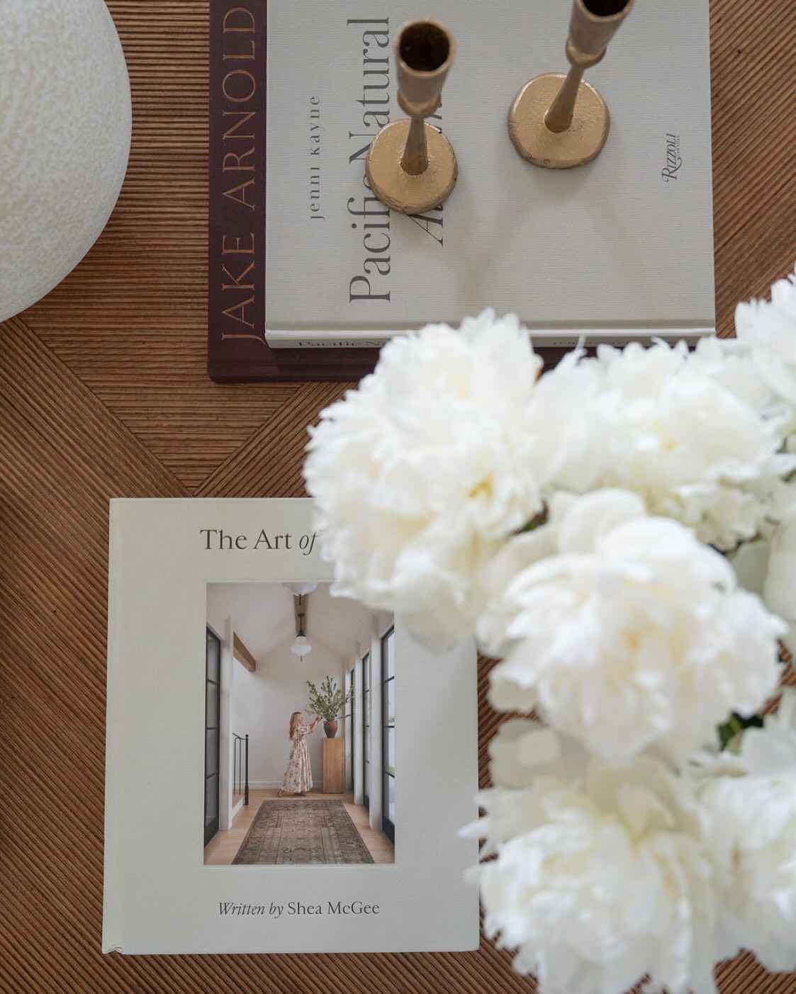 I love nothing more than sitting back with a cup of coffee or a glass of wine and diving into my favorite coffee table book. More than just decor, they add personality, style, and inspiration to a space. A total must have!
⠀⠀⠀⠀⠀⠀⠀⠀⠀
#InteriorDesign #HomeDesign #InteriorDesignStudio #LCandCo #Kincardine #HomeInspo #HomeInspiration #HouseEnvy #MyDomaine #HowYouHome #FindItStyleIt #HomeDecor #HomeAccents #SMMakeLifeBeautiful #BeckiOwensFeature #SODomino #IDCOatHome #HouseAndHome #HowIHaven #AmbularInteriorsAintGotNothingOnMe