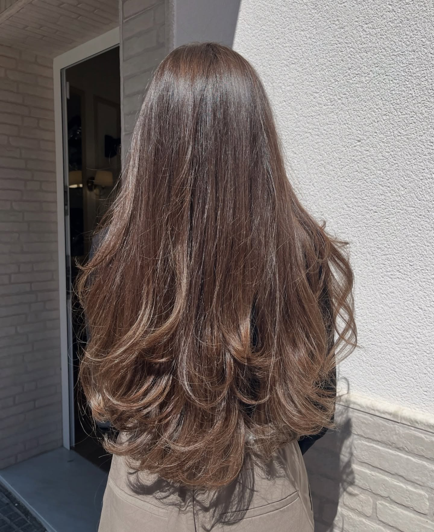 CABELLO LARGO, BRILLANTE Y SALUDABLE ✨
El secreto de esta melena radiante está en el cuidado constante ✨ Un cabello bien tratado no solo se ve increíble, sino que también se siente increíble.
¿Sabías que el Ritual Glossy Lolita es perfecto para mantener ese brillo sano y duradero? Formulado con ácido hialurónico, ácido glicólico y extracto de rosa silvestre, es el toque final para un cabello impecable! 💖
¿Te atreves a probarlo y darle a tu melena el brillo que se merece?🌸
#barbaramillan #equipobarbaramillan#peluqueria #hair #makeup #moda #beauty#hairsalon #hairstyles #kerastase #ritualglossylolita
#wella #coloristawella #sassoon #goaorganics #sebastianprofessional