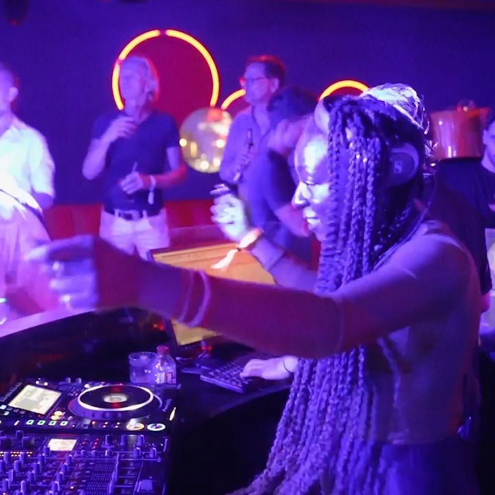 How does music shape our brains on the dance floor, and why does it have the unique ability to bring people together?
In our new documentary with @_kikelomo_ 🎉 We Become One: The Power of the Shared Musical Experience, @pioneerdjglobal explores the deep connection between music, the brain, and human relationships. This 60-minute documentary takes you across three continents, where top neuroscientists, psychologists, and renowned artists share their insights on the science and magic of musical connection.
As someone who studies how movement, music, and social bonding intertwine, I’m fascinated by the ways music synchronizes our brains and bodies. If you're curious about the neuroscience behind these shared experiences, visit www.embodiedbrainlab.com to learn more.
We Become One is now streaming on YouTube: https://www.youtube.com/watch?si=Gfdoabpi4eGGjWEd...! 🎬
#Neuroscience #MusicAndTheBrain #Dance #Connection #WeBecomeOne #neuroarts