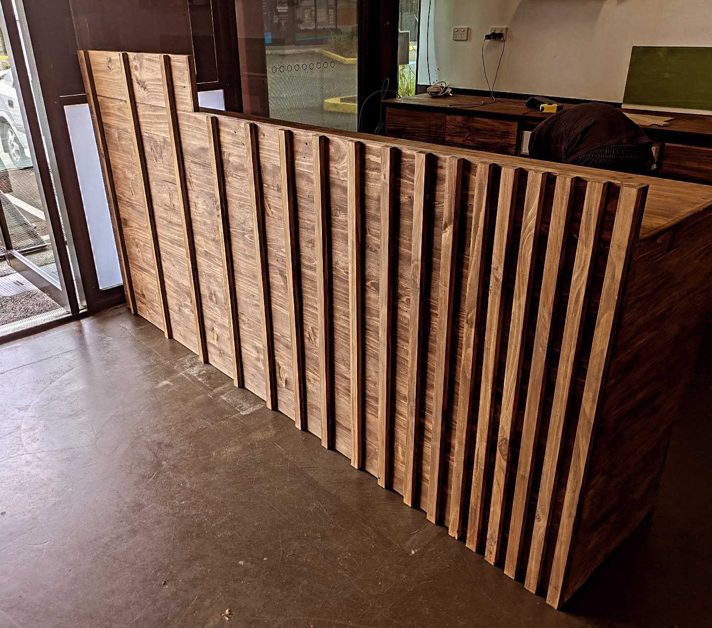 A large reception desk with wooden flute details 😍
#knotsandgrains #receptiondesk #reclaimedwood #recycled #woodenflutes