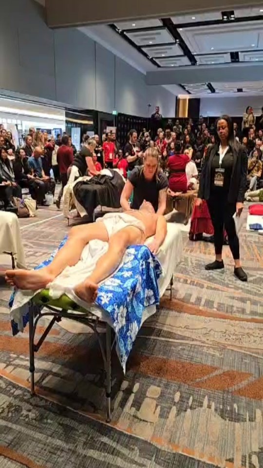 Massage is so expansive but at its core, its about releasing the tension, the unecessary heaviness, readjusting the nervous system to allow better flow, better interoception, better sensation and eventually expression. It helps us recenter, relieve pain and connect. It is not the only way, but it is a wonderful way to start. Some of these moves are definetly noy for the average joe and please keep in mind these are professionals of their trade and passionate beings connected to theri clients. Please be mindful of breath and boundaries when trying anything.
@massagetherapychampionship @kching_mvtplus @internationalmassageassn @sommetdelamassotherapie @artoftransformationaltouch @anth.erapy @julie.r.masso @institut_axis @luisavargas_lv7 @waikru.massage @muzio_montreal
Thanks to all that make this possible. Spreding the word of the power of intentional touch
#stayblessed
#massagetherapychampionship @a