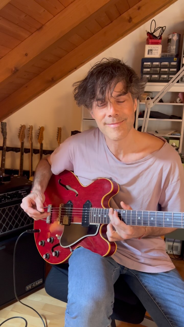 Üben, üben, üben…
Gitarre: Meine einzige richtig alte Gitarre, eine Gibson ES-330 circa 1962.
Amp: Overtone Special 183 By Ceriatone
#gibsones330