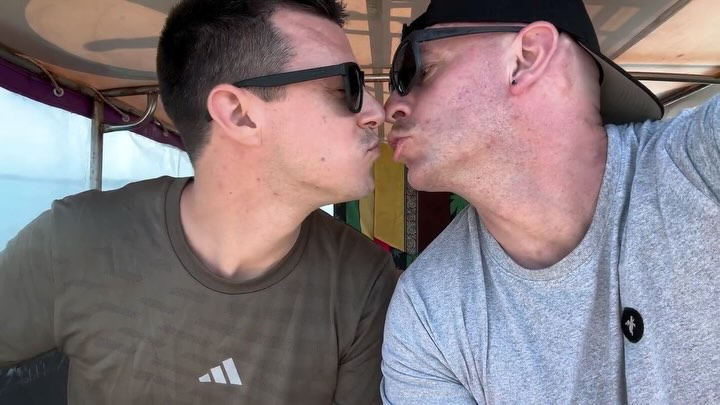 #lesbabounets embracing the moment 👨🏼❤️👨🏻 Soooo romantic 🏴☠️🏳️🌈🇹🇭