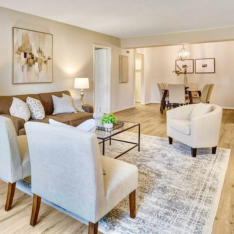 A warm and inviting condo (under contract in 5 days) #vacantstaging #homestaging #stagingsells #compassdmv #stagedtosell