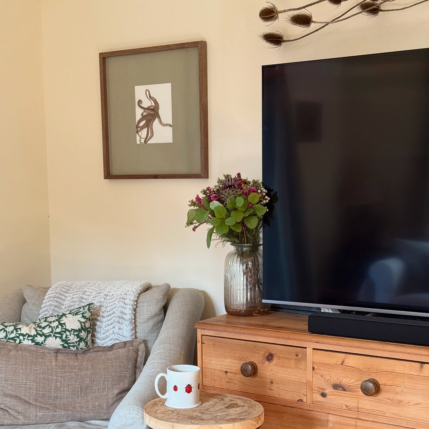 My favourite corner of my living room 🤍🌾
#livingroom #interiorstyling #interiors #interiordesign #designer #naturalmaterials #linenchair #linenfabric #painting #artwork #wood #woodcabinet #surreyinteriors #londoninteriors