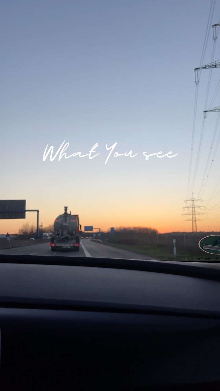 I see inspiration everywhere. Sometimes, it hides in plain sight – in the colors of a sunset, the rhythm of traffic, or the shadows dancing on a wall. You don’t need to chase it. Just slow down. Look closer. Art doesn’t always start in studios. It begins in how you see the world. Keep your eyes open – beauty is speaking. Always.
#newart #abstractart #acrylaufleinwand #abstractpainting #abstraktekunst #abstraktemalerei #kunst #kunstwerk #interiordesign #interior #solebich #iiconthewall #iicart #iicwall #iicwonderwall #iicunique #einrichtungsideen #artoftheday #artwork #unikat #inspiration #artlovers #artforsale #malerei #colourfulart #contemporaryart #dopaminedecor #skylover