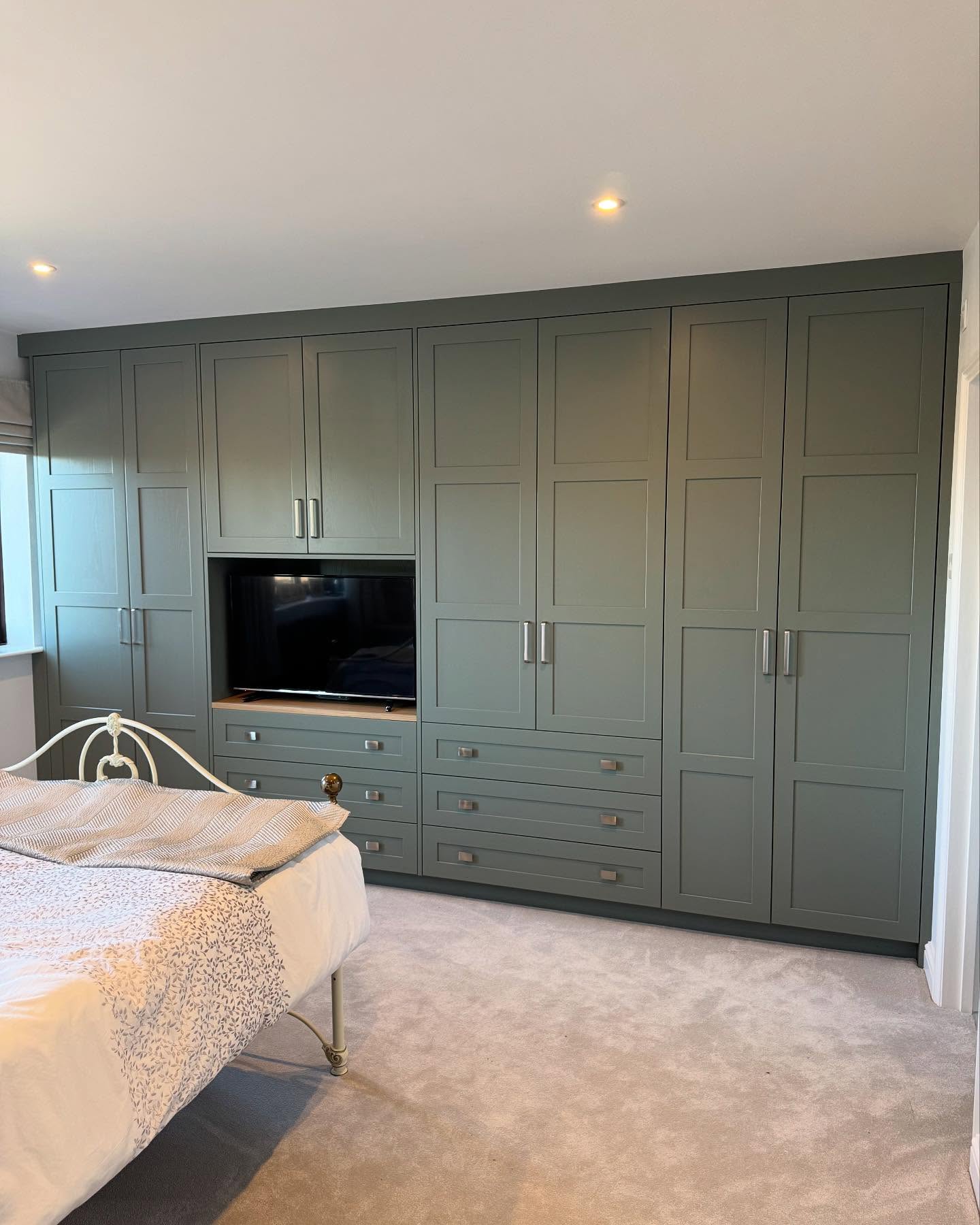 Reed Green wardrobes 🤩
Aldana Reed Green painted bedroom doors from the @stori_collection 🟢
@kesseboehmeruk internal glass bedroom draws 🔥
LED lighting on door switches from @hafeleuk 💡
Swipe for before photo to see the transformation ⏭️➡️
#bedroom #bedroomfurniture #bedroomdesignideas #bedroomdesign #bedroomrenovation #wardrobes #shakerwardrobes #reedgreen #ashwoodkitchens #oak #wardrobegoals #wardrobedesign #wardrobeinspo #wardrobemusthave