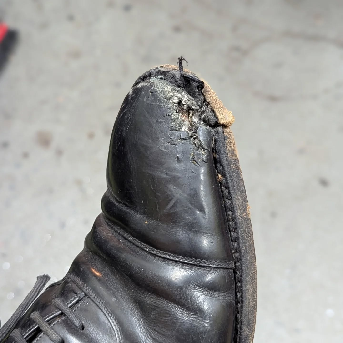 This was a fun project. These Churches fell victim to a puppy assault. Managed to bring them back to life with a new leather toe cap, new welts and a full leather sole.
#shoerepair #cobbler #smallbusiness #churchshoes #leathercraft #leatherrepair #repair #restoration