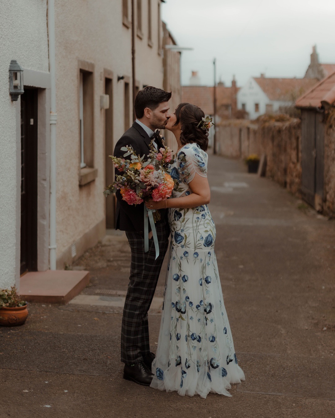 The @temperleybridal dress, the trip to the pub, the heads down thumb up to start the ceremony and the sheer amount of laughing during their couple shoot are just a few things we absolutely loved about Sophie + Glens wedding day.
@thecowshedcrail was yet again a beautiful backdrop for an absolutely cracking wedding ✨ loved this day!
@klaudiibeauty
@styledbylaurenspriddle
@rachelscottcouturebride
@rustyspianobar
@calvin.haggis
@regisbanqueting
@byvintagegathering