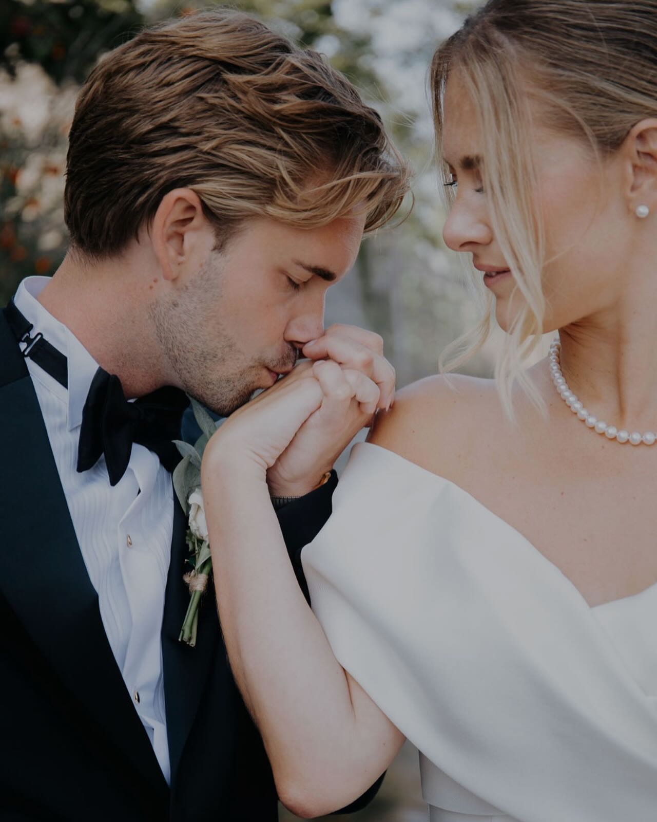 På söndag har jag mina första provfotograferingar för i år, så på lördag blir det att reka fina platser att fota på. Jönköpingsbor, har ni några bra tips? Vore kul med något nytt 🤍
#bröllopsfotograf #weddingphotoinspiration #weddingphotographer #weddingphotography