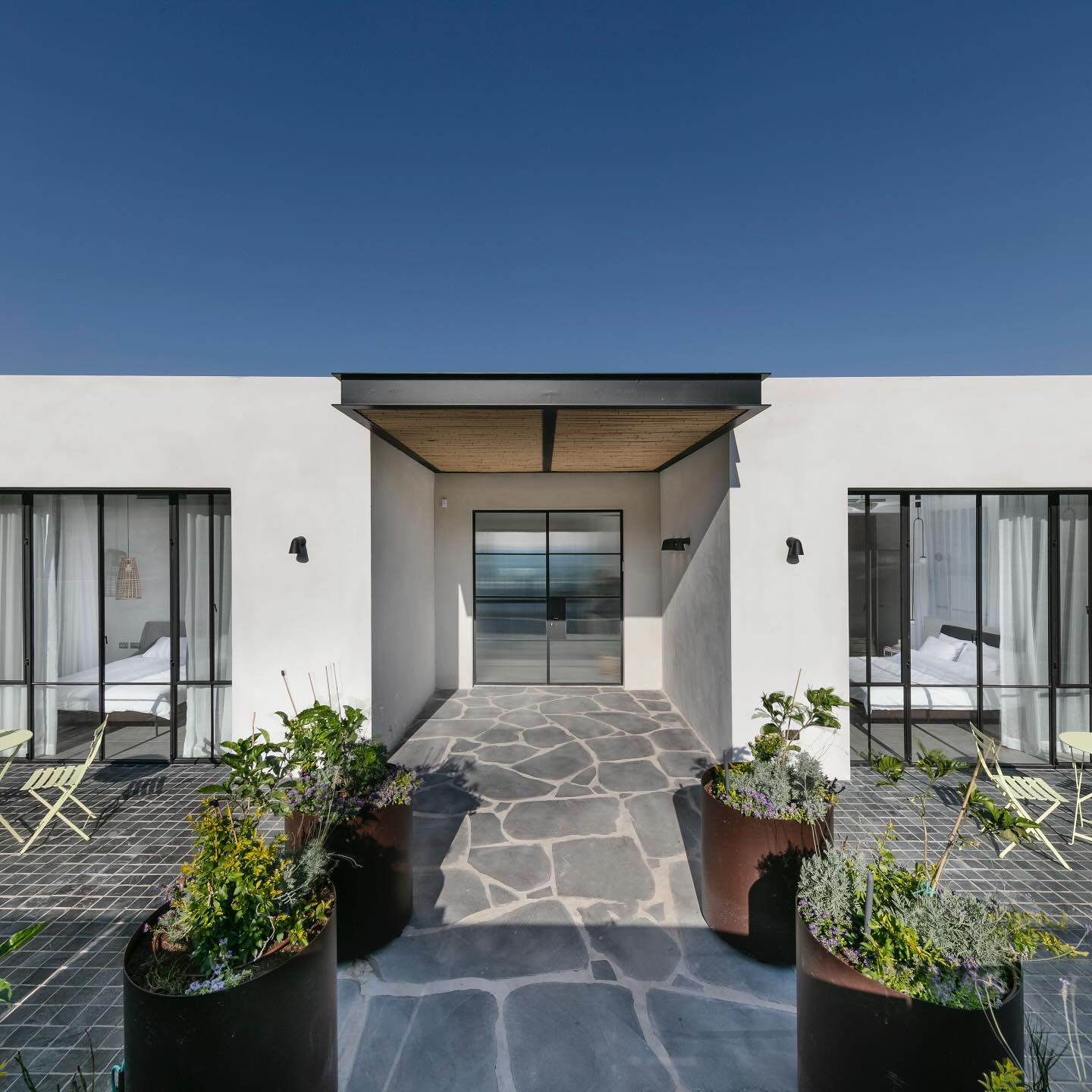 Clean geometry entrance, soft natural tones, and a quiet dialogue with the landscape.
Villa in Northern Israel