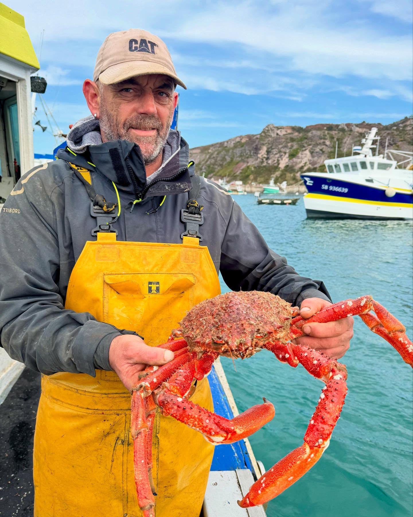 Bonjour à tous 😎☀️
👉🏼Rendez-Vous vous demain de 10h à 12h
📍À la petite boutique
16 rue ar Men à Erquy
- Poissons 🐠
Ainsi que du maquereaux de ligne🎣
Et le retour des seiches 🦑
- Araignées et mousettes
Bonne journée, à demain ☺️
#providence #araigneesdemer #araignees #poisson #fish #local #ultrafrais #coquillessaintjacques #coquillesaintjacquesdelabaiedesaintbrieuc #coquillesstjacques
#venteendirectdupecheur #femmemarinpecheur #womenofthesea #womenfishing
#erquy #erquytourisme #bretagne #capderquyvalandré
#bretagnetourisme #mydinancapfrehel #bretagneforever #pourdebon #expedition #24h