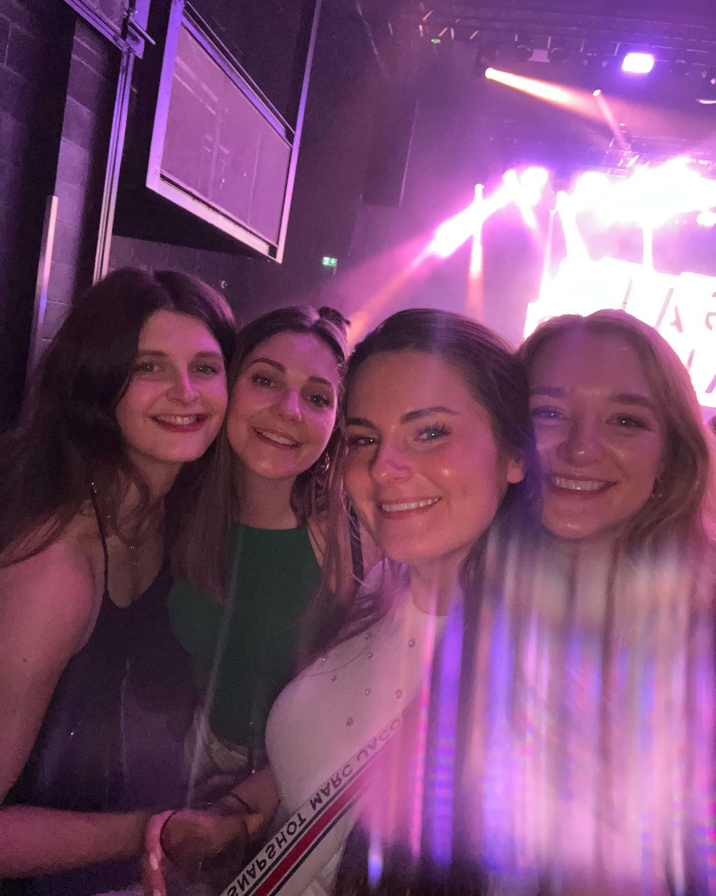 March was pure chaos. Had a blast with my bestest gal pals 💃🏻