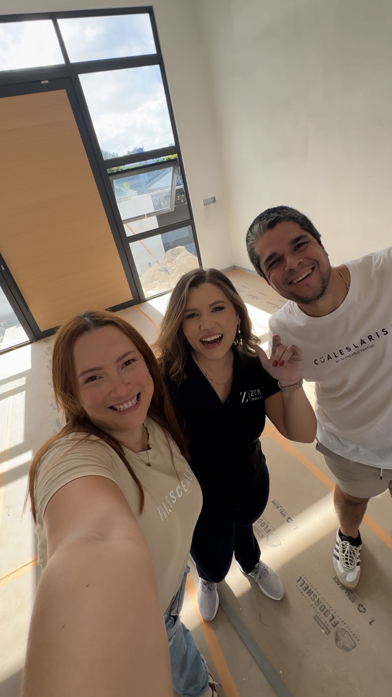 Behind the Scenes: Content Creation Day con ZOA Investment ✨
Así se vivió nuestro día creando contenido junto a @zoainvestment. Visitamos una propiedad ya diseñada por Zahy y su equipo y otra en proceso de construcción, destacando cómo ZOA transforma espacios con propósito e invierte en los sueños de sus clientes. 🤩
🎥 ¿Quieres crear contenido de alta calidad para tu marca? Pregúntanos por nuestro paquete Content Creation Day donde nos encargamos en ayudarte en todo:
- desarrollar la idea
- la ejecución
- te entregamos todo “ready to post” ✅
Logrando que tu negocio brille como nunca. ✨
👉 Más detalles en iridescenceagency.com
#ContentCreationDay #LetTheWorldNotice #LiveIridescently #contentcreation #BehindTheScenes #iridescencemarketingagency #mercadeodigital #mercadeopuertorico #iridescence #coberturadeeventos #reeltips #reelediting #photoshoot #creaciondecontenido #estrategiademercado