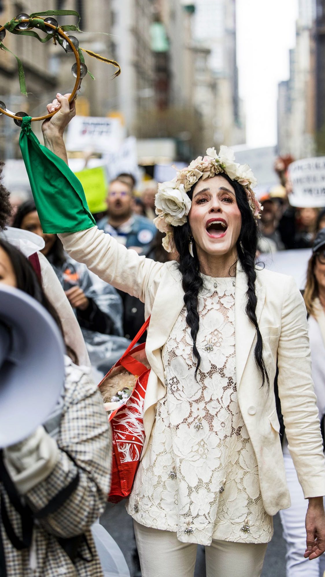 Sometimes it’s safer in the front. It is always more fun. It is always empowering.
UPDATE: 5.2 MILLION people protested on Saturday nationwide, including here in NYC, but more importantly in reddest America—Utah, Nebraska, Missouri, Indiana, Iowa, Idaho, Wyoming —and small communities not known for protests. Let’s keep building.
Never underestimate what people can do, with no special training, when we come together, in common cause, against tyranny, oppression, fascism.
There are more of us. Power can only be granted. Do not comply.
Shape your own single, liberatory grain of sand, that is thrown, amongst a cascade of a million grains, directly into the machinery of the system so that we so deeply gum up the works that we collectively grind it to a halt, dismantle the entire framework of oppression and rebuild a framework of collective joy and collective care.
Thank you @risenresistnyc @indivisibleteam @50501movement and every single person who showed up.
Come For One, Face Us All.
🖊️ Caption by @sarahsophief 🤍
📸 Cover photo by @kishabari 🤍
#handsoff #keepshowingup #freepalesti̇ne #liberateabortion #transrightsarehumanrights #migrationisbeautiful #nooneisillegal #stayhuman