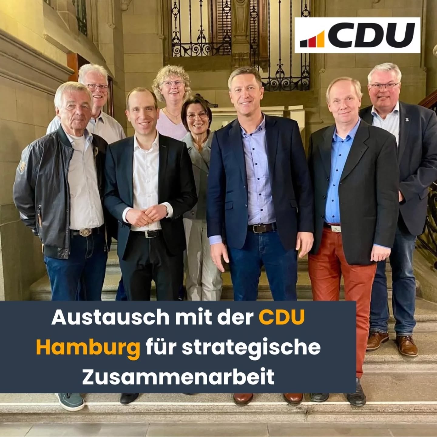 Am 01.04. haben wir die @cdu_hamburg im Rathaus zusammen mit @matthias_riel getroffen.
👥Wir sind uns einig, dass wir unseren Austausch in den kommenden Jahren intensivieren und gemeinsam die Metropolregion stark machen wollen. Dabei ist insbesondere die Zusammenarbeit im grenzübergreifenden ÖPNV und Hochwasserschutz relevant.
🌊Die Verschlickung von Este und Elbe lässt sich nur durch Kooperation aller betroffenen Regionen begegnen, daher freuen wir uns, mit der CDU Hamburg einen starken Partner zu haben.
Ebenso haben wir über die Zukunft von Hahnöfersand gesprochen.
Wir gratulieren der CDU Hamburg und insbesondere @dennisthering und @frielinganke zum sehr guten Wahlergebnis bei der Bürgerschaftswahl!
#cdu
#unserherzfürjork
#zusammenarbeit