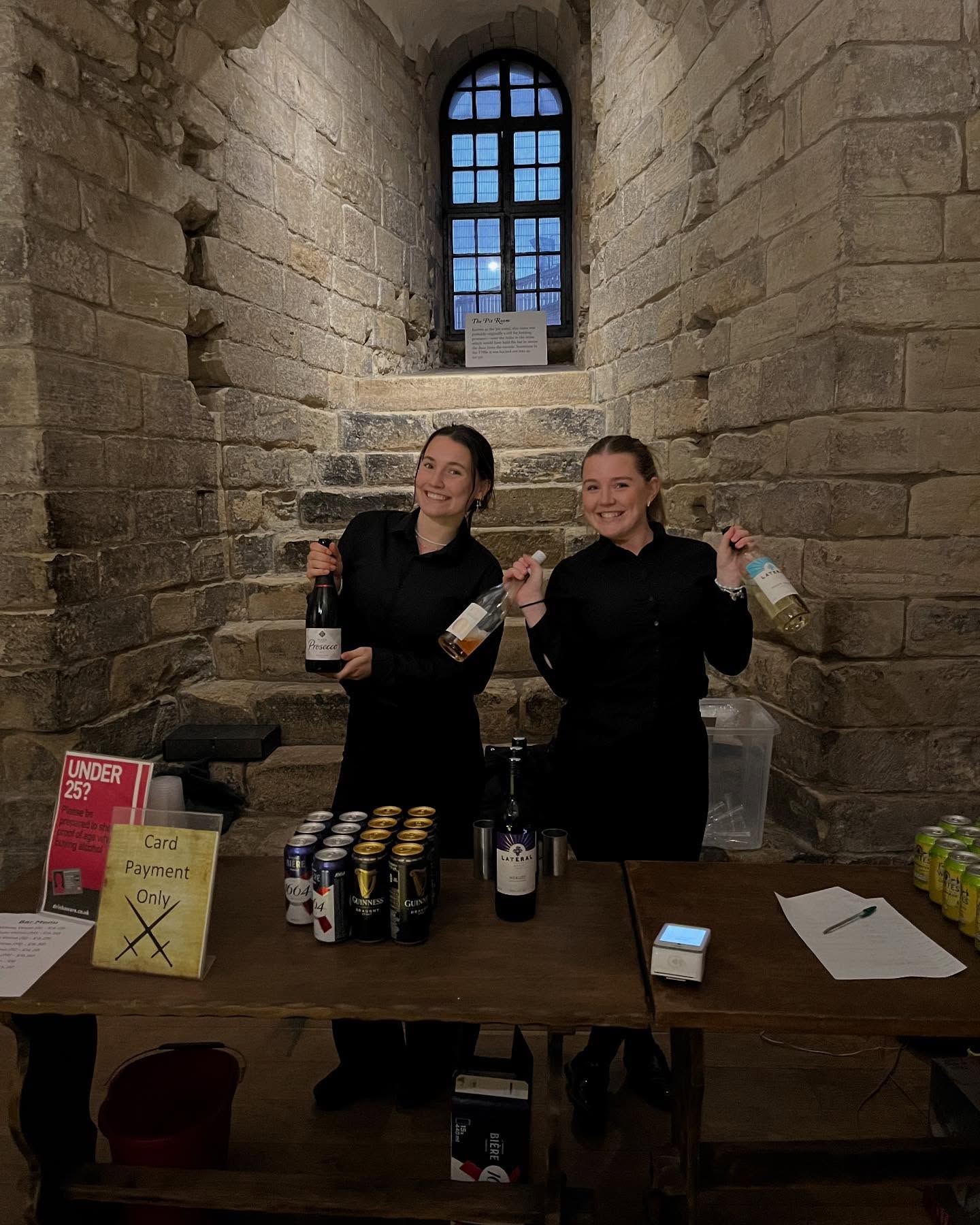 A first for our team - working at the venue that gave Newcastle its name! ๐ฐ๐พ
#newcastle #barstaff #hospitalitystaff #medieval #northeast