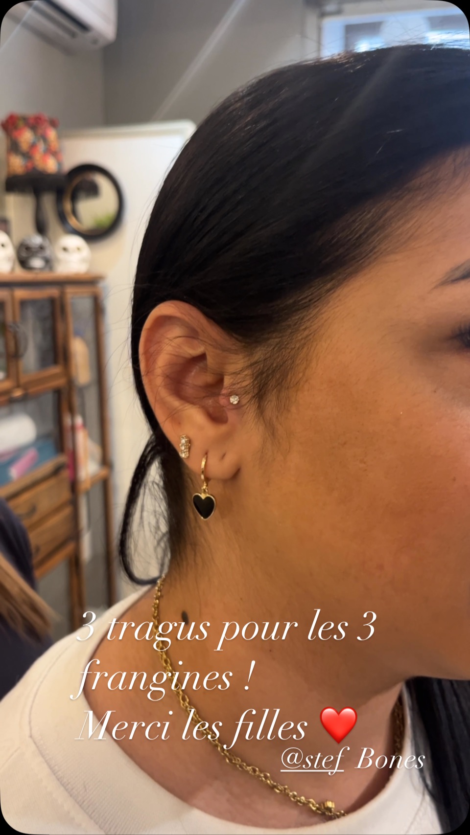 Piercing tragus pour les 3 sœurs !
Merci pour votre confiance 😊😘
Titane astmf136 gold with strass
#piercinglovers #talonsaiguillesales #stefbones #talonsaiguillesales #piercing #piercingales #piercingaddict #traguspiercing #earpiercing #piercinggirl