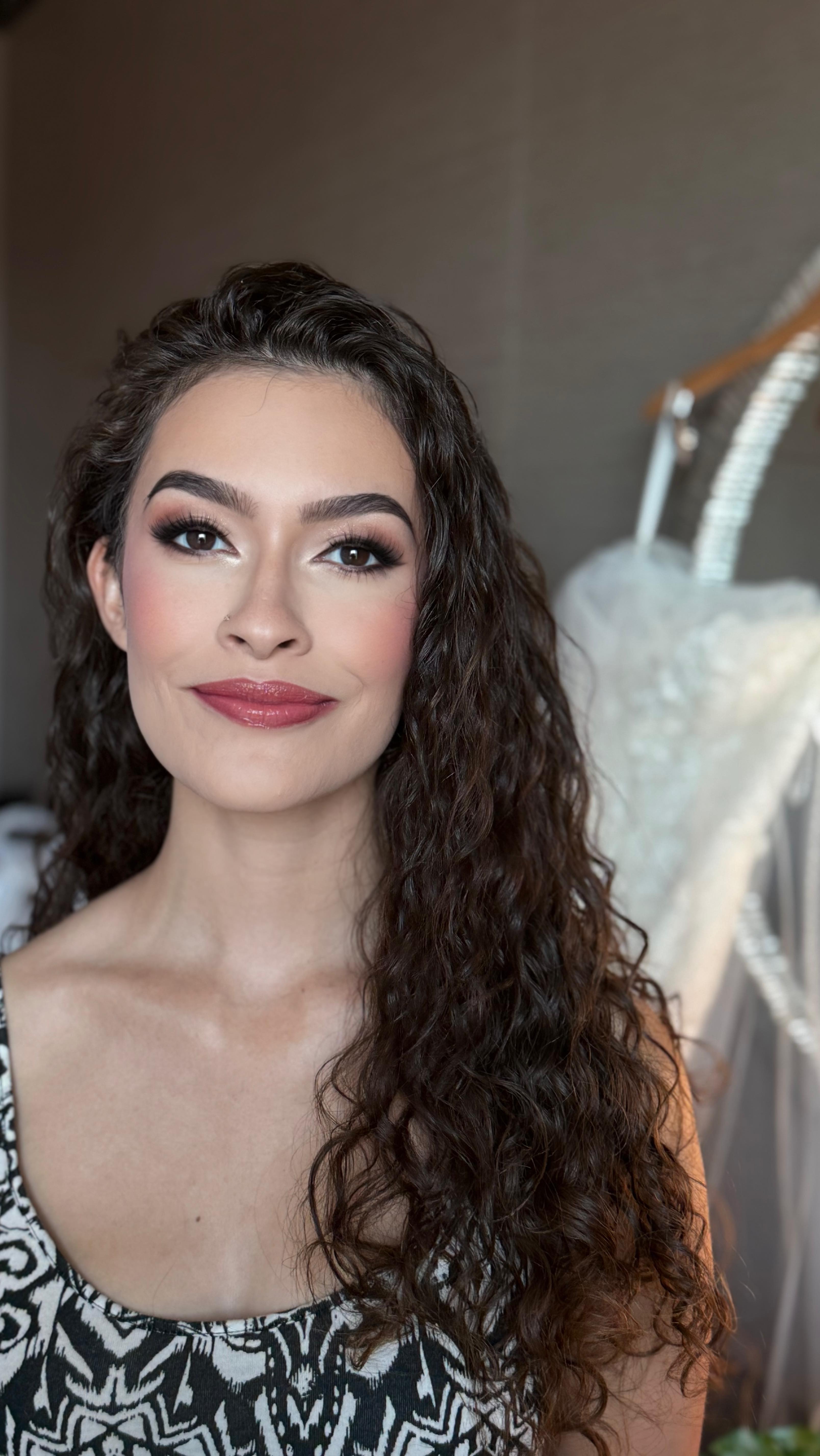 We love our Bella Brides 🤍🤍🤍
Makeup by @bellawithcarmen
•
#mua #makeup #beauty #tips #tricks #beautytips #womenowned #fyp #eyemakeup #lashes #contour #beforeandafter #phoenixmakeupartist #phoenixmua #arizonamakeupartist #arizonamua #arizonabrides #bridalmakeup #brides #makeupclasses #makeuptutorial #hair#makeuplooks #bellamakeup #teambellamakeup