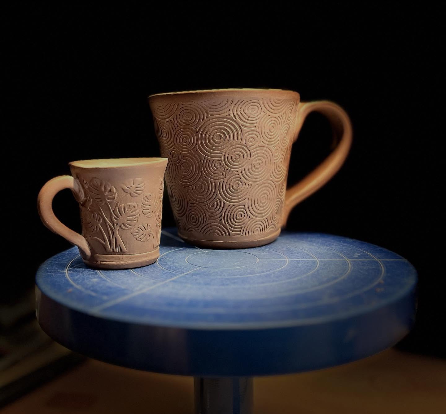 I’ve had requests for espresso cups and BIG coffee mugs. Here ha go! Also, two new @mkmpotterytools patterns! See the finished product @cottageplaceonsquam next month!#mugshotmonday #handbuildingwithclay