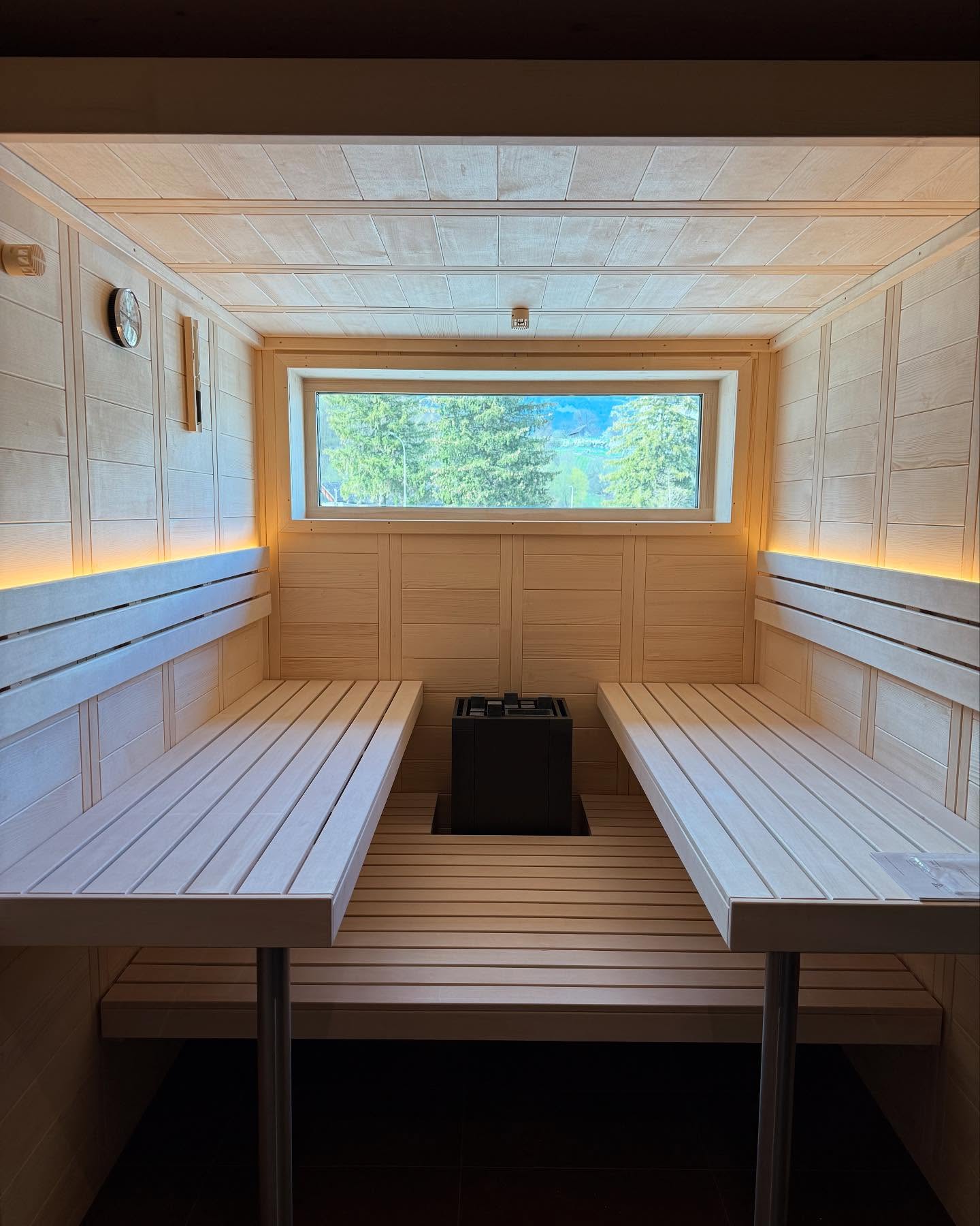 Neue hochwertige finnische Sauna zu einem TOP Preis-Leisungsverhältnis mit warmweisser LED Beleuchtung und exklusiven EOS Mythos Saunaofen und einer innovativen Saunasteuerung von SpaCulture GmbH. Happy Kunde = Happy SpaCulture ☺️
A new, high-quality Finnish sauna at a great price-performance ratio, featuring warm white LED lighting, an exclusive EOS Mythos sauna heater, and an innovative sauna control system from SpaCulture GmbH. Happy customer = Happy SpaCulture ☺️ #sauna #saunatime #saunaheaters #wellness #wellnessathome #spa #spaproject #spadesigner #spaarchitecture #architecture #home