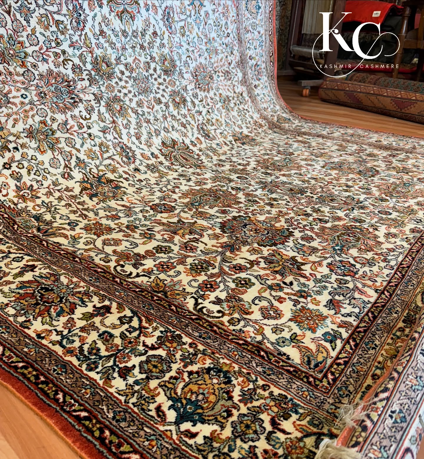 Exquisite Silk on Silk Hand-Knotted Carpet – A Masterpiece of Persian Craftsmanship, Showcasing Intricate Floral Motifs and a Richly Detailed Design on a Soft Ivory Background.
:
:
:
@kashmir_cashmeree
:
:
:
Size : 6Ft X 9Ft
Material : Silk On Silk
(Available)
:
:
Dm For More Details.
#silk #silkonsilkrug #silkonsilkcarpet #silkonsilkrugs #silkonsilkcarpetssqq #carpets #carpetsofinstagram #kashmircashmere
