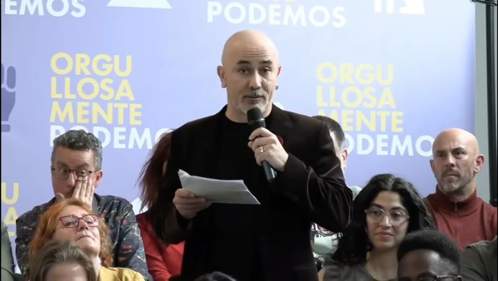 Mi hermano @francho_aijon , activista de las letras, las ideas, la risa y, por encima de todo, la libertad, ha dado hoy un paso más en su compromiso por una sociedad más justa. Por un país donde los ecos de la dictadura se extingan para siempre, donde la sombra del fascismo no tenga ya asiento en las instituciones, y donde sea impensable que un Estado pueda secuestrar a tu hijo y meterlo en la cárcel más de cuatro años solo por manifestarse.
A quienes no les permiten soñar… son, a veces, los únicos capaces de despertarnos al resto.
Emoción y orgullo de ser tu amigo cuando creas, ríes, amas… y cuando luchas.
¡Sí se puede! Se puede derogar la Ley Mordaza. Se debe devolver a Javitxu a casa. #libertad6dezaragoza #sísepuede #indulto6dezaragoza @javitxu.aijon.6zgz