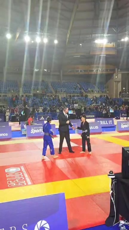 1 er combat d Adil
Qui s est bien battu 😅