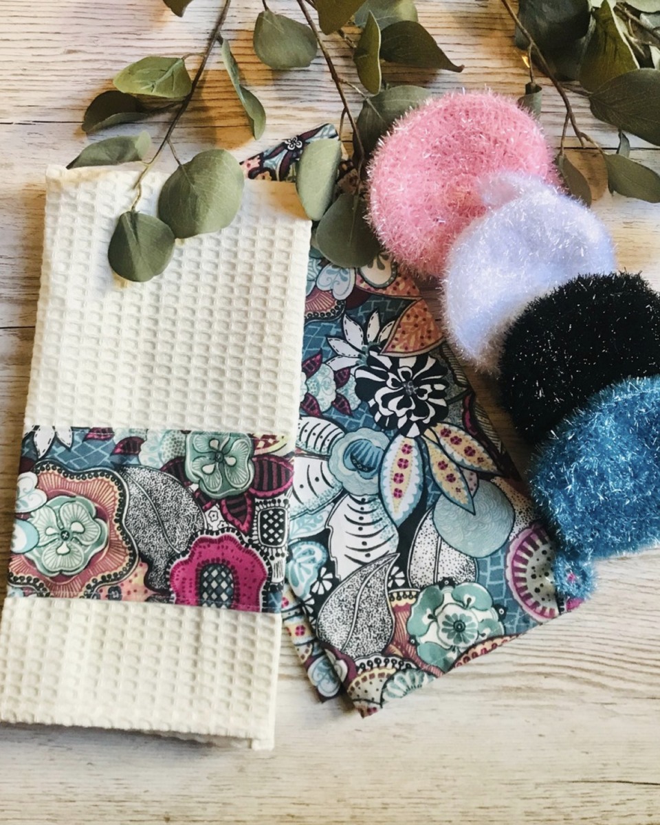 🌱 Des petits gestes pour un quotidien plus doux… et plus responsable.
Chez Camendice, nous croyons qu’il n’y a pas de “petits” gestes quand ils sont faits avec cœur 💛
Notre espace zéro déchet & écoresponsable est pensé pour celles et ceux qui veulent consommer autrement, à leur rythme :
🧼 Accessoires durables,
🛍️ Alternatives aux objets jetables,
🌾 Produits du quotidien réutilisables,
🎁 Et toujours une sélection jolie & pratique, pour faire du bien… à soi et à la planète.
🧵 Et parce qu’on aime faire les choses de nos mains, une partie de ces articles est même fabriquée par nos soins, à l’étage, dans notre petit atelier ✨
Ici, tout est choisi (ou créé) avec soin, pour vous accompagner dans un mode de vie plus conscient, sans pression.
📍À découvrir à Aigle, en boutique ou en story 🌿
👉 Faites glisser pour découvrir quelques idées du quotidien.
#ZéroDéchet #EcoResponsable #FaitMainAvecAmour #Camendice #ChablaisDurable #ConsommerAutrement