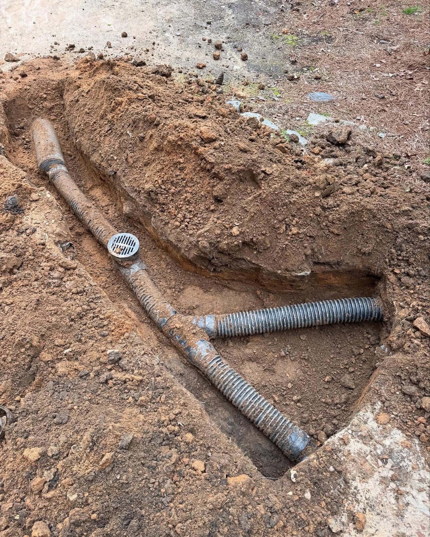 Can you see the problem here? Swipe right for solution!
#atldrainpros #atlantalandscapers #atlantadrainagecompanies #atlantadrainageprofessionals