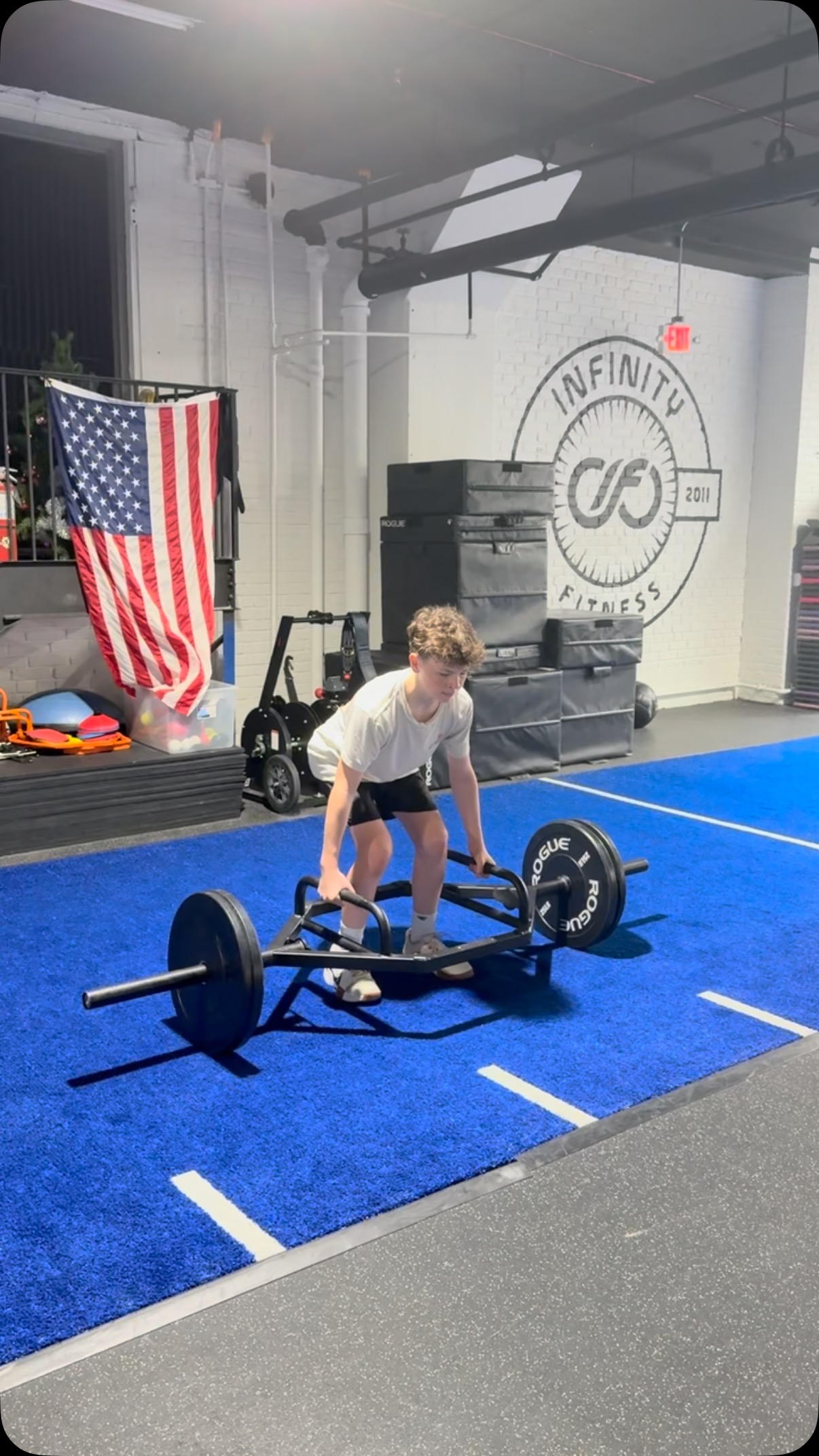 Trap Bar Deadlifts = Athletic Power
At Pipehitter Performance, we program trap bar deads for a reason: they build the kind of strength that transfers to sport.
Here’s why performance athletes need it in the rotation:
• Explosive Strength: More quad + hip drive = better sprint and jump carryover.
• Safer Loading: Neutral grip + centered load = less strain on the low back.
• Versatile Programming: Max strength, power, or volume – it all works.
• Grip Gains: Builds real-world, carryover strength.
It’s not just a lift – it’s a tool for speed, power, and resilience.
We’re here to build athletes who are strong, fast, and ready for anything.
Train like it matters. Perform like it counts.
#PipehitterPerformance #TrapBarDeadlift #PerformanceTraining #AthleteDevelopment #BuiltForSport #Pipehitter