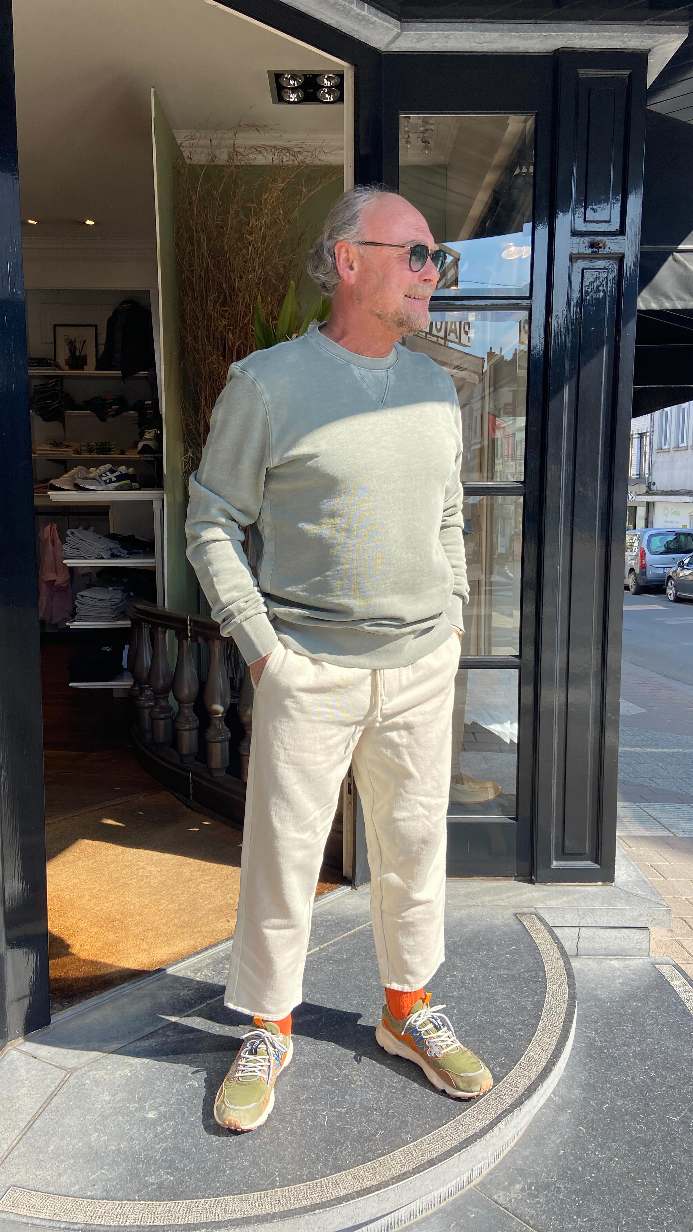 Ready for summer with our latest arrivals!
From stylish sweaters and hoodies to sharp shirts!
A wide range of sporty chic looks is now in store!
βοΈβοΈβοΈ
#botthymenwomen #botthymen #sweater #hoodie #shirt #widelegpants #flowermountainsneakers