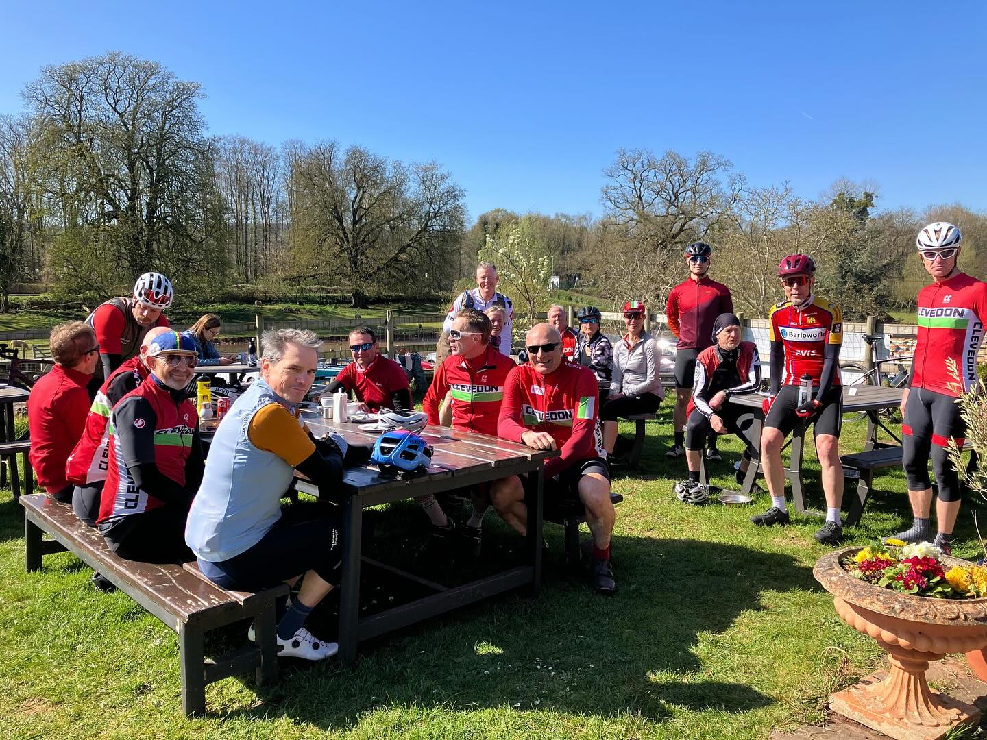 Some Sundays our rides mean more than others, and today’s Captain’s Challenge was one of them. Today was Glynn’s Tour of Flanders, our tribute to the late, great and much missed Glynn Parfrey who sadly passed away in 2020.
And after a hard day of riding hills in the sunshine, it was only right that we popped into the Fallen Tree to get some well deserved fluids back on board…😏🍻 (we did of course have coffee and cake too 😉) #cdrc #tributeride #captainschallenge #clevedonanddistrictroadclub