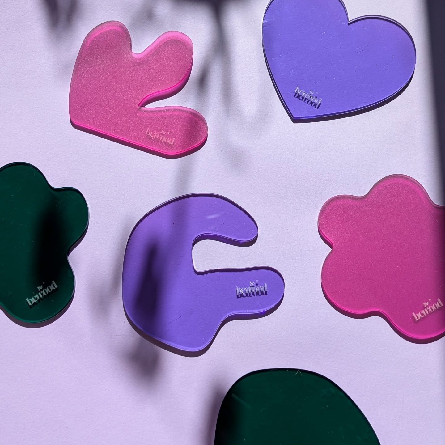 🔥 NOUVEAUTÉ ALERT 🔥
Chez @bewood_studio, on aime jouer avec les formes, les couleurs et les matières… et cette fois, on a repoussé les limites avec une toute nouvelle collection ultra créative en plexiglas découpé au laser ! 💥
Des formes abstraites, audacieuses, qui cassent les codes et apportent une touche arty, moderne et fun à votre quotidien. Chaque pièce est pensée pour être unique, originale et terriblement stylée.
Et ce n’est que le début… Vous êtes prêts pour la suite ? 👀 Dites-nous en commentaire laquelle de ces formes vous fait vibrer ! 💜💚💖
✨ #BewoodStudio #NouvelleCollection #DesignAudacieux #LaserCut #PlexiglasAddict #VibesCréatives