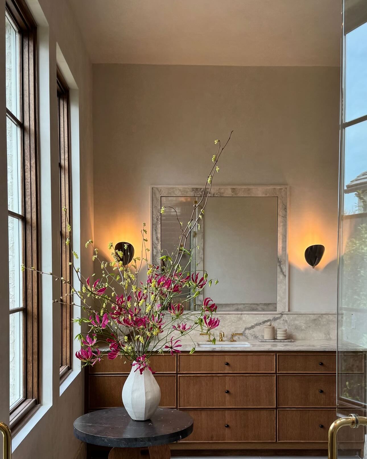 Loved flowering this incredible home designed by @pierce__dev @shaneandpierce @evanshane our aesthetics matched perfectly! Looking forward to flowering more homes with y’all! ♥️ photographed by @michaelcliffordphotography