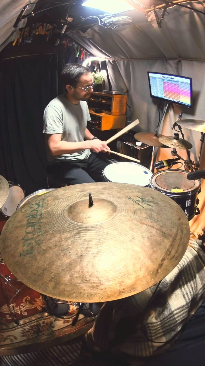 funky times 🕺
guitars by the mighty @lewis.jonesguitar 🎸
thanks ✌️
#drumsdrumsdrums #vf15 #drummer #remodrumheads #drummergram #sessiondrummer #londonmusician #londonmusic #drummerinlondon #drum #drums #drumkit #drumset #instadrums #soundsfrommyattic #drumminglife @vicfirthuk @cosmicears #remoterecording #remotedrumtracks #remotedrumrecording