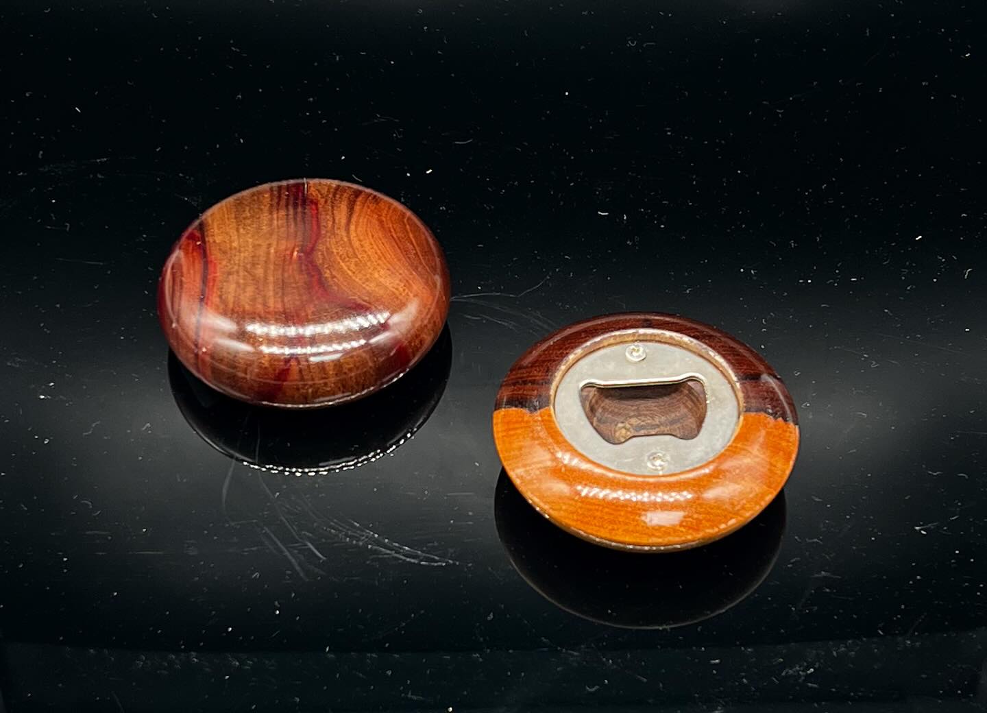 Authentiques, utiles et 100 % locaux !
Nos ouvre-bouteilles en bois de Guyane, faits main par un artisan local, sont dispo à la boutique Label Guyane (aéroport Félix Éboué).
Un souvenir pratique et plein de charme !
#guyane #guyanefrancaise #tendance #artisanat #drapeauguyane #entrepriselocale #yana #cadeau #cayenne #labelguyane #kourou #labelguyaneshop#LabelGuyane #BoutiqueAéroport #CadeauxLocaux #SouvenirsUniques #voyage