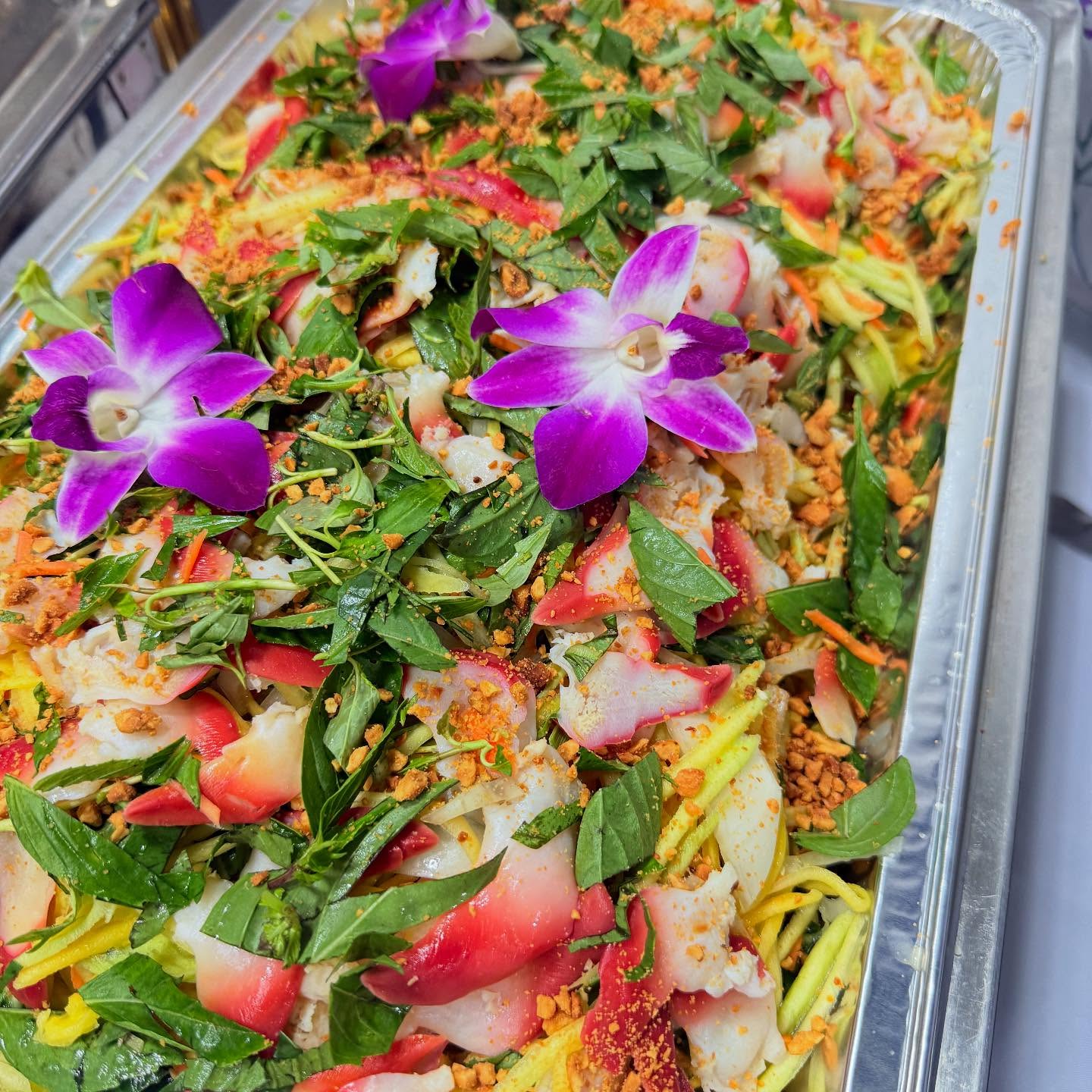 Surf clams mango salad - the perfect dish for your next get-together! 🌴🍴 #MangoSaladLove #GetTogetherInspo