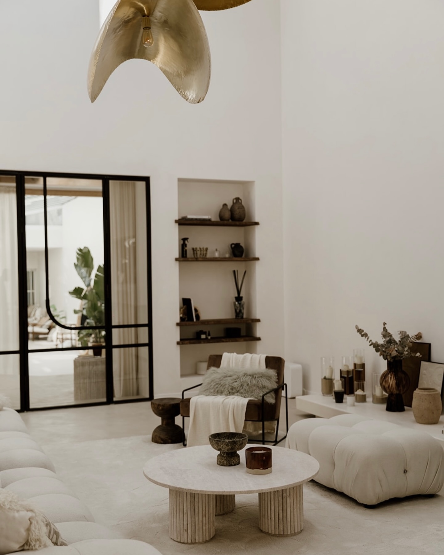 - La braderie - ✨🤍
Grâce à vous Mada grandit chaque jour un peu plus et l’entrepôt déménage, car on a besoin de plus de place ! 🫶🏼
Pour fêter ça, nous avons créé sur le Eshop une braderie incroyable avec nos derniers modèles en stock !
Des prix tout doux, pour toutes les personnes ayant la possibilité de venir chercher leurs articles sur place. 📍
Avis aux Dijonnais, et à toutes les personnes voulant venir découvrir notre jolie ville ! 🤎
La braderie, c’est parti, et le stock est tout petit ! 🤌🏼🤍
•
•
•
#mada #madaliving #travertin #home #travertine #braderie #dijon #aménagementinterieur #table #instagram