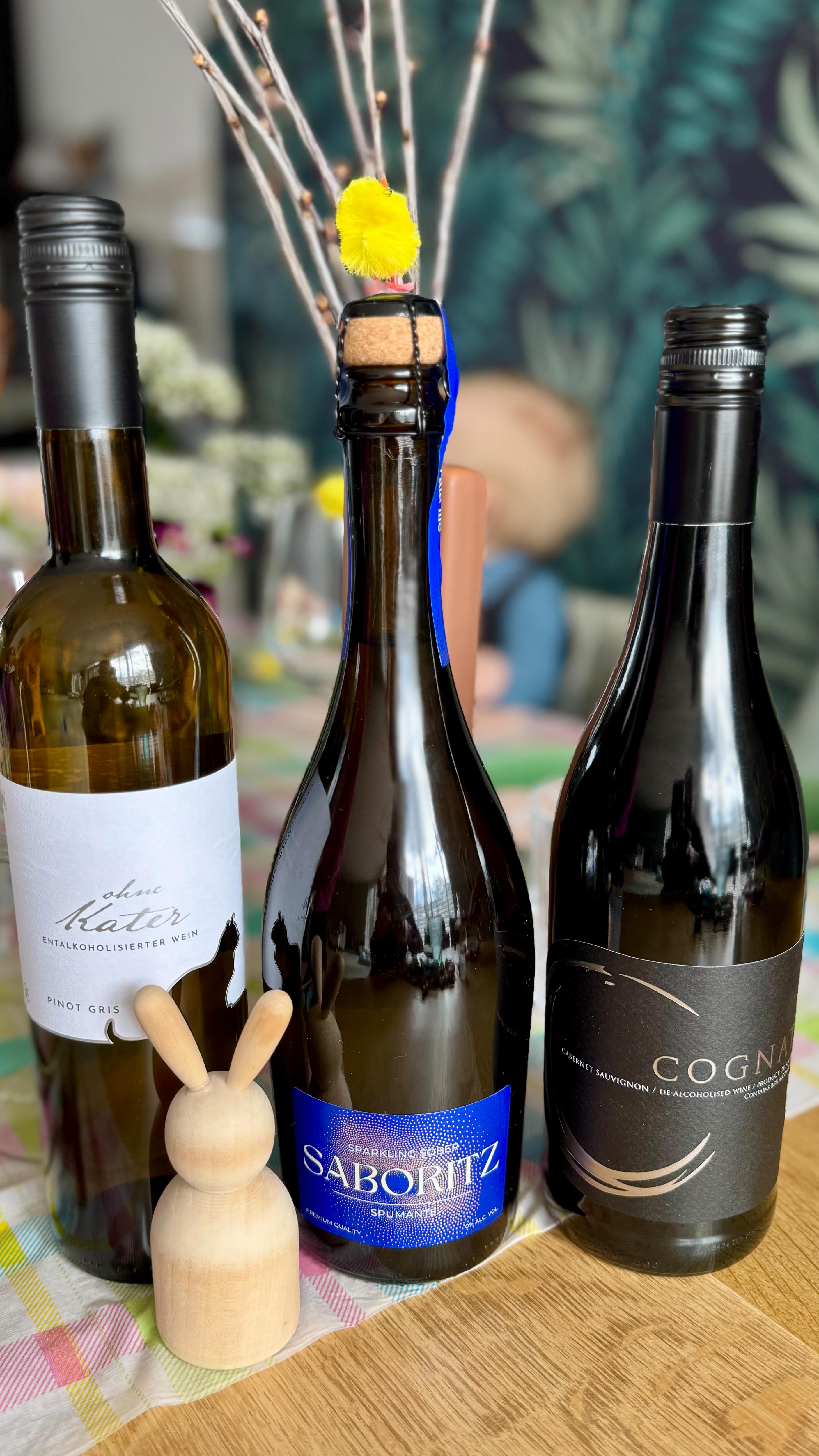 🐣🥂 Bijna Pasen! Tijd om je brunchplannen naar een hoger niveau te tillen!
Maar wie zegt dat je daar per se alcohol voor nodig hebt? 👀
Zet dit jaar een mooie fles alcoholvrij op de brunchtafel! Want misschien is alcohol om half 11 ‘s ochtends net even te vroeg voor je 😉 Wat dacht je een mooie alcoholvrije wijn, een goeie bubbel of een feestelijke sparkling tea—perfect voor een frisse start van je paasfeest. 🌸🍾
Komende weken posten we - in samenwerking met @worldofnix - de mooiste alcoholvrije opties voor aan de paasbrunch. 100% smaak, maar 0% alcohol. Goeie deal toch?
Geïnspireerd? Je scoort de lekkerste alcoholvrije opties gewoon bij @worldofnix 🛒💡
Tag je brunchcrew hieronder en proost samen op een heerlijk Pasen! 🐰🥂
#AlcoholvrijGenieten #Paasbrunch #SparklingTea #WijnzonderWijn #WorldOfNix