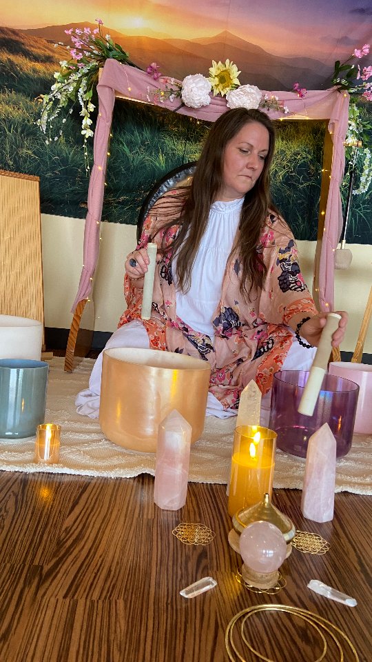 My heart is full from all the abundance and magic I've been blessed with this Spring in community. Enjoy a peak inside what I've been soaking up so far.
May your heart feel the beauty reflected back to you in nature this Spring and you feel the warmth from the light of the Sun.
Blessings! Mama Fish