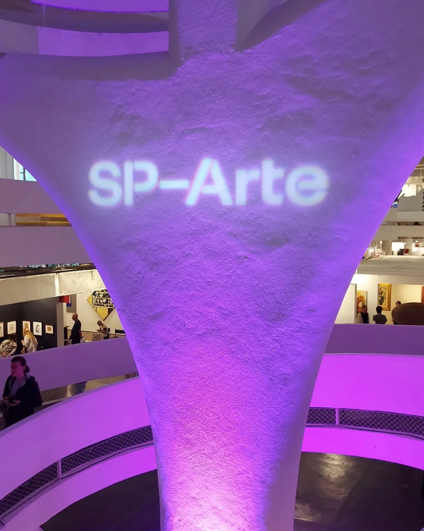 SP–Arte wraps up its 21st edition today, reaffirming its energy and relevance as the leading art fair in Latin America.
From April 2 to 6, the iconic Bienal Pavilion at Ibirapuera Park hosted a vibrant celebration of contemporary art — bringing together emerging voices and established names from Brazil and beyond.
With an expanded program and a growing presence of design studios, this year’s edition marked a new chapter for the fair, reflecting the momentum of Brazil’s art market and the power of connection between artists, collectors, curators, and art lovers from all over the world.
#SPArte2025 #LatinAmericanArt #ContemporaryArt #ArtFair #ArtInBrazil #DesignAndArt #BrazilianArtScene #ArtCollectors #BienalPavilion #SaoPauloArt #ArtMarket #SPArteHighlights