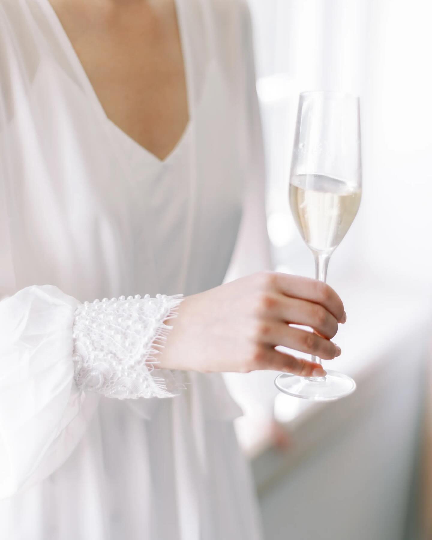 Luxury doesn’t have to break the bank! Rent a stunning robe for just $150 and feel like royalty on your big day. Reserve your robe rental on our website today!
#luxurybridal #weddingrobe #bridalmorning #bridetobe2025 #weddingluxury