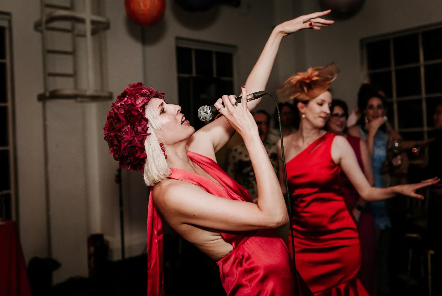 Happy Sunday beauties. I hope you're all feeling the kind of love that is one of Charlton's rainbow bridesmaids singing for their first dance 🥰
.
.
.
#bridesmaids #firstdance #suffolkweddingphotographer #lgbtqweddings #rainbowwedding